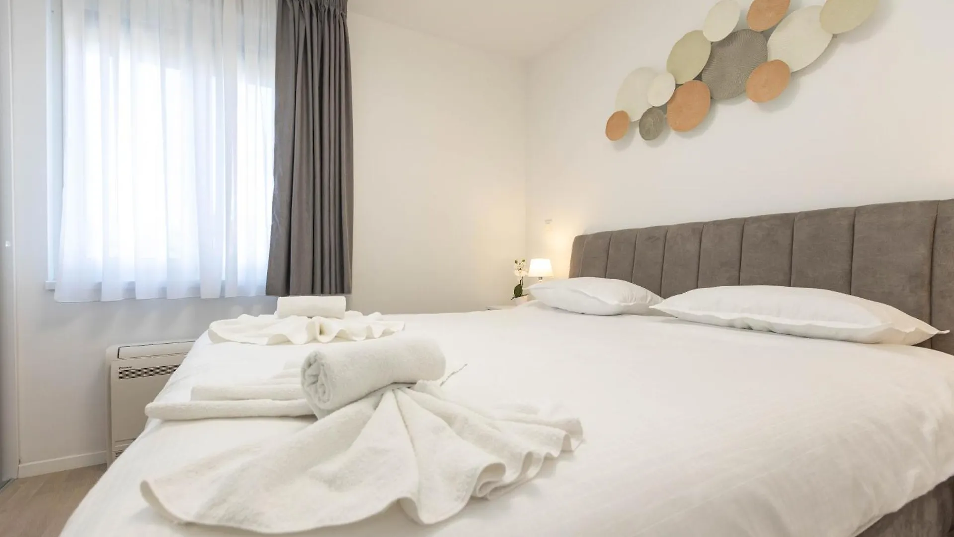 Yuki 2Br Apt W Balcony And Parking Near Old Town ザダル